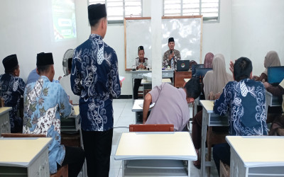 MTs SABILUL MUTTAQIN : PEMANFAATAN DIGITALISASI DAN AI DI MADRASAH