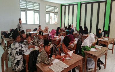 MTs SABILUL MUTTAQIN : UPACARA PERINGATAN HARI KESAKTIAN PANCASILA DAN HARI BATIK NASIONAL